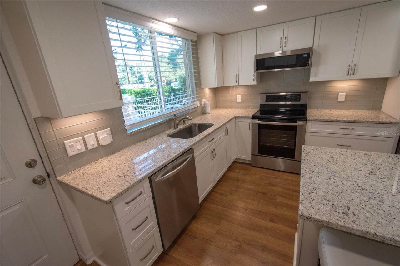 648 Cohen Way, Sarasota, FL 34236 Photo