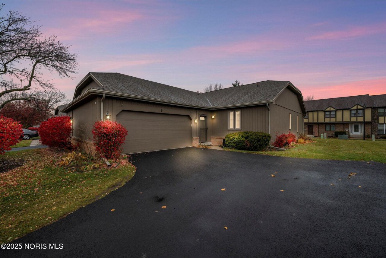 9 Meadowpond Drive, Perrysburg, OH 43551 Main Photo