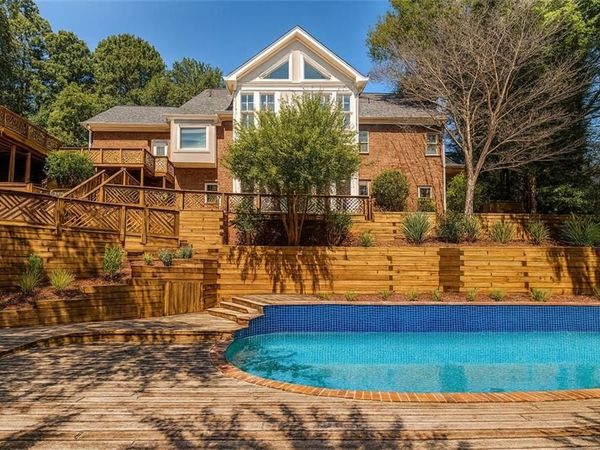 4070 RUNNYMEDE Drive SW, Lilburn, GA 30047