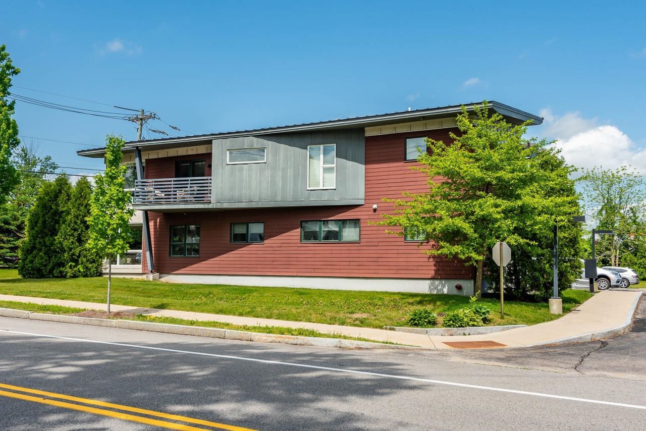 677 Dennett Street, Unit 1, Portsmouth, NH 03801 Main Photo