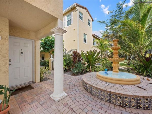 1015 Lake Shore Drive, Unit 105, Lake Park, FL 33403