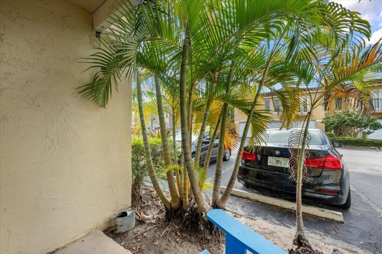1015 Lake Shore Drive, Unit 105, Lake Park, FL 33403 Photo