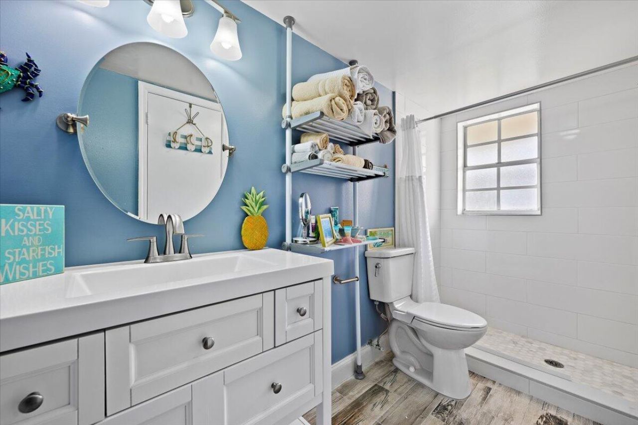 1015 Lake Shore Drive, Unit 105, Lake Park, FL 33403 Photo