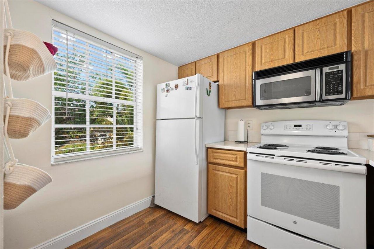1015 Lake Shore Drive, Unit 105, Lake Park, FL 33403 Photo