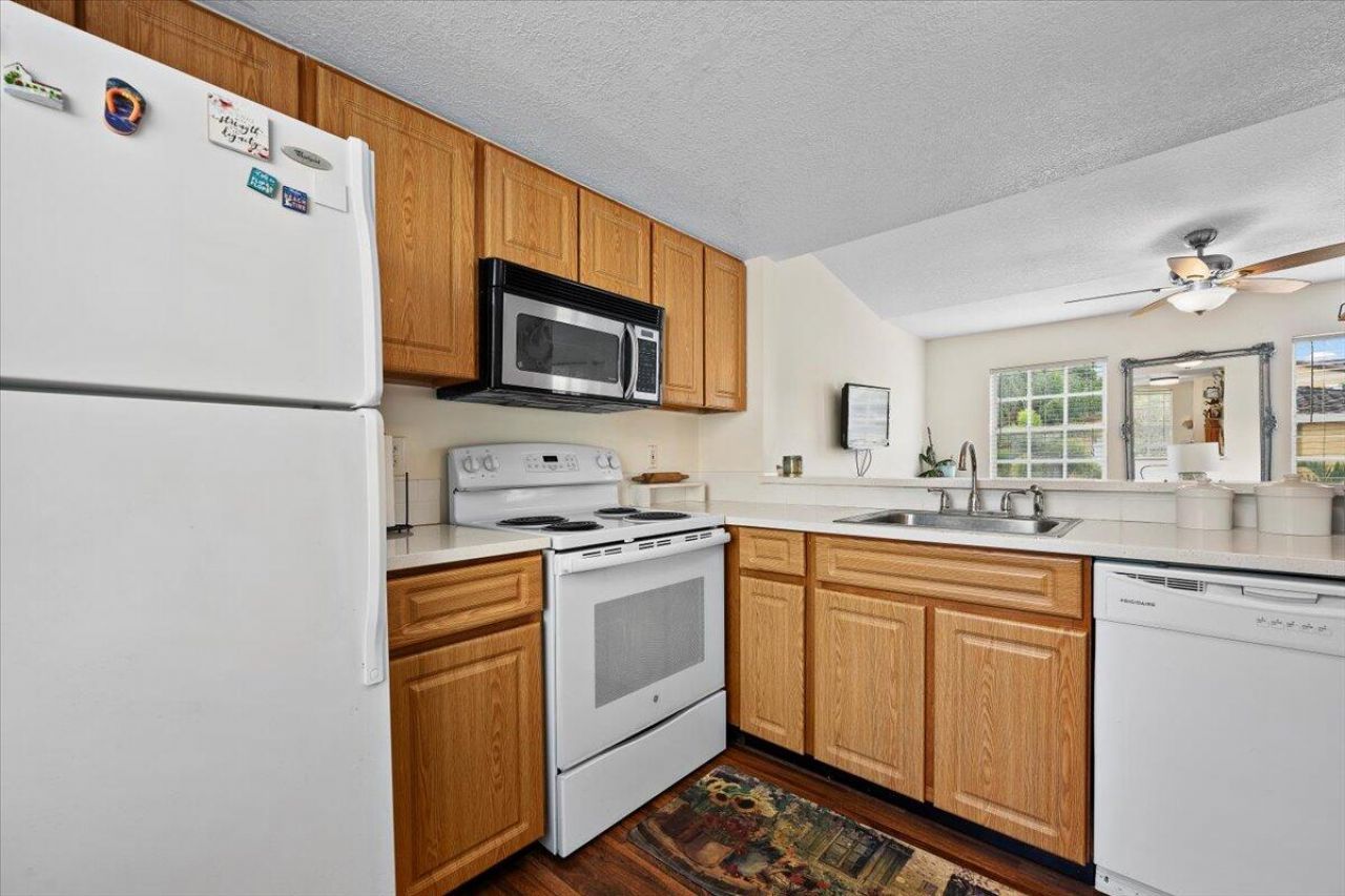 1015 Lake Shore Drive, Unit 105, Lake Park, FL 33403 Photo