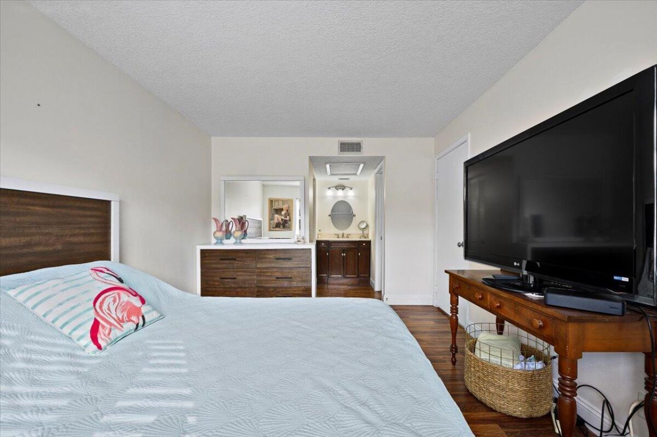 1015 Lake Shore Drive, Unit 105, Lake Park, FL 33403 Photo