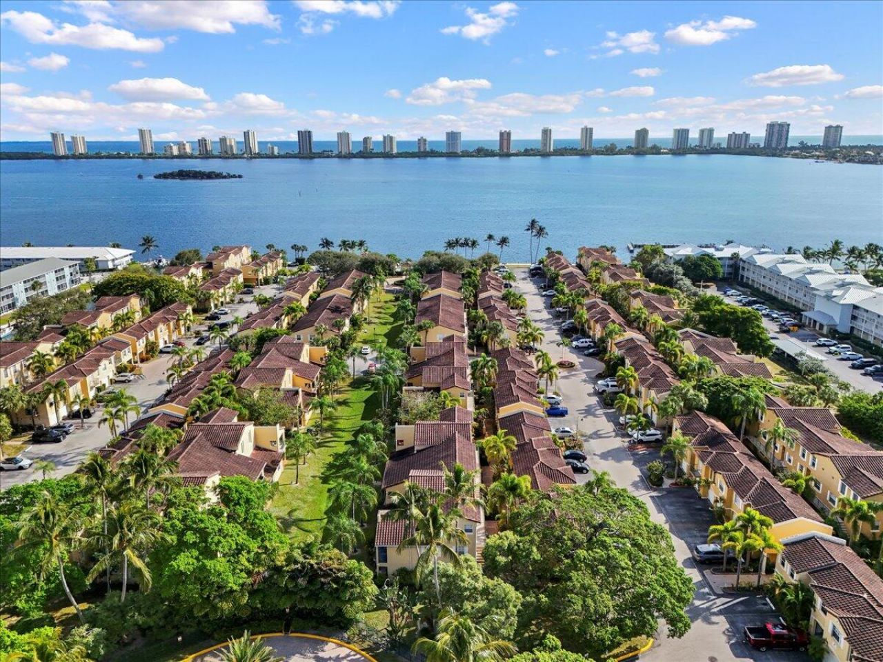 1015 Lake Shore Drive, Unit 105, Lake Park, FL 33403 Photo