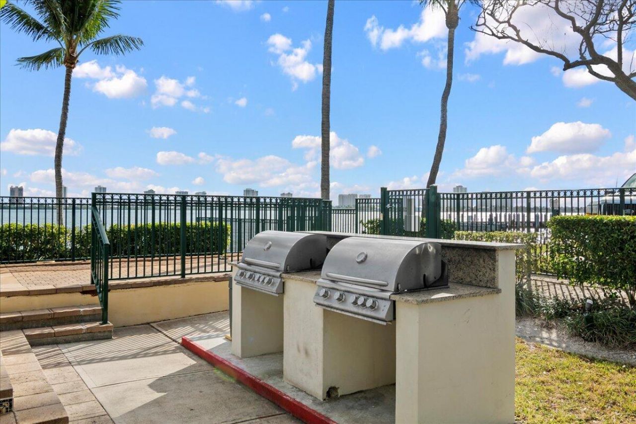 1015 Lake Shore Drive, Unit 105, Lake Park, FL 33403 Photo