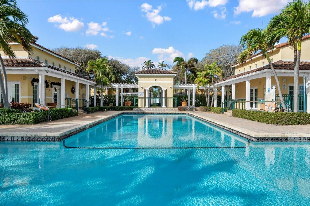 1015 Lake Shore Drive, Unit 105, Lake Park, FL 33403 Photo
