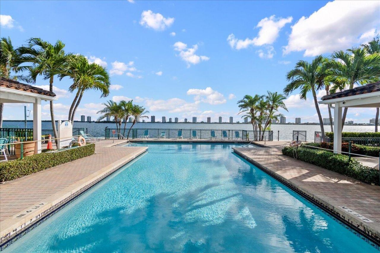 1015 Lake Shore Drive, Unit 105, Lake Park, FL 33403 Photo