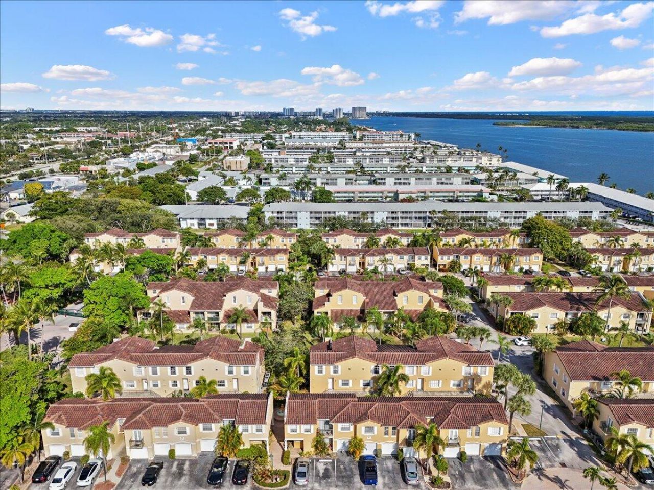 1015 Lake Shore Drive, Unit 105, Lake Park, FL 33403 Photo