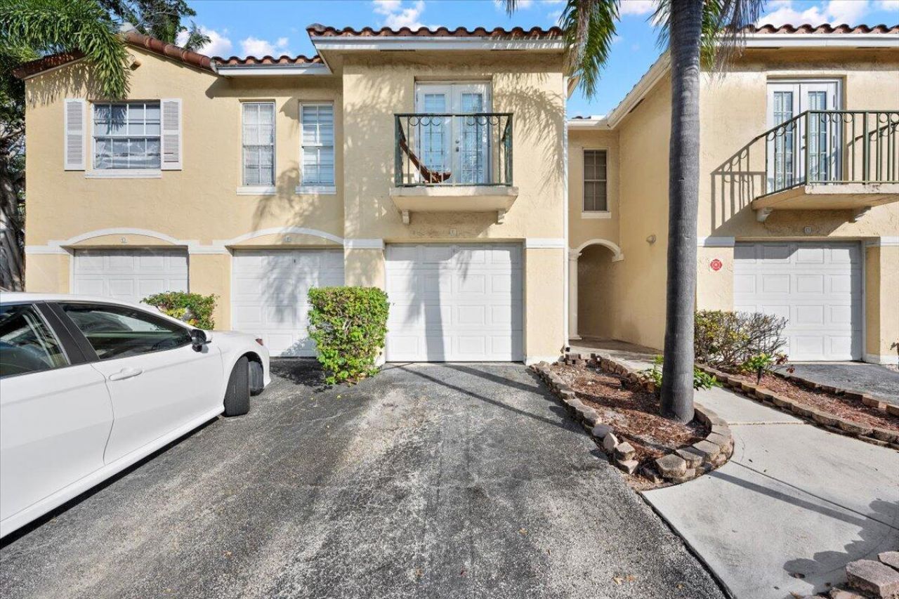 1015 Lake Shore Drive, Unit 105, Lake Park, FL 33403 Photo