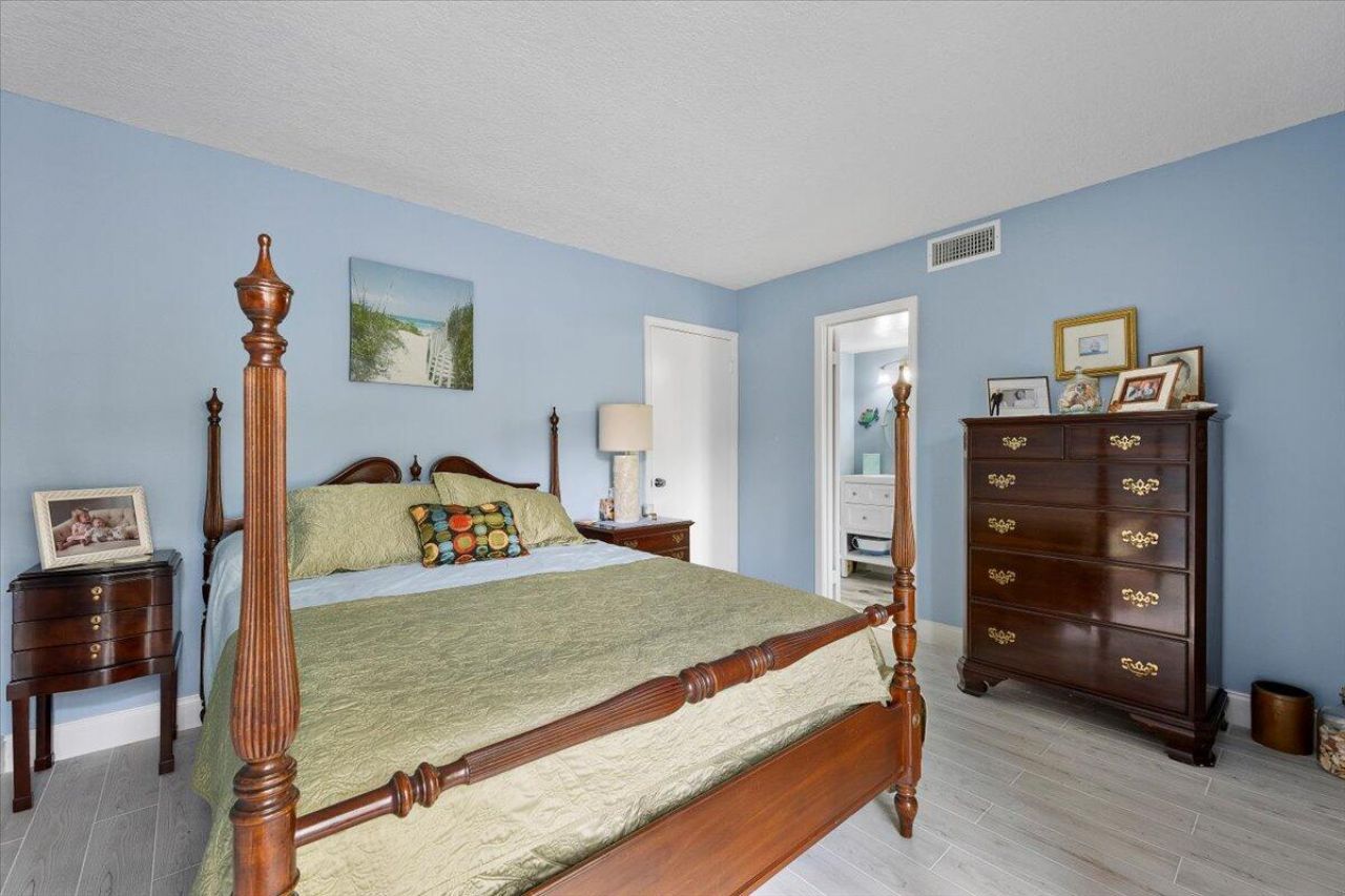 1015 Lake Shore Drive, Unit 105, Lake Park, FL 33403 Photo