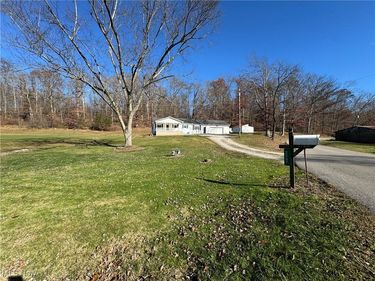 2547 Winding Road, Parkersburg, WV 26104