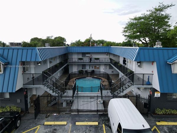 37 SW 14th St, Unit 13, Dania Beach, FL 33004