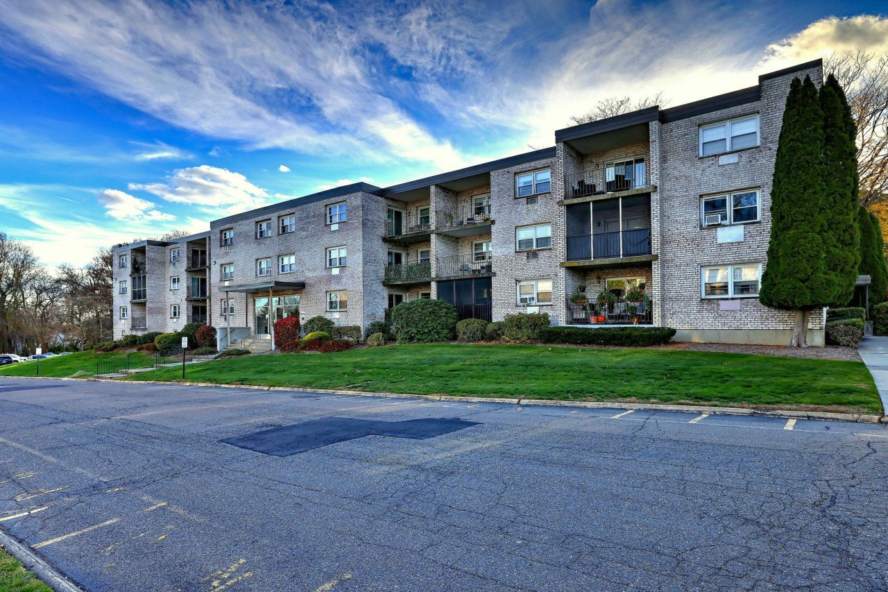 308 Meadowside, Unit APT 202, Milford, CT 06460 Main Photo