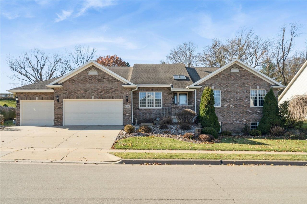 2897 Thornwood Court, Dubuque, IA 52003 Main Photo