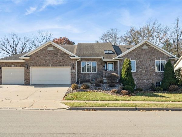 2897 Thornwood Court, Dubuque, IA 52003