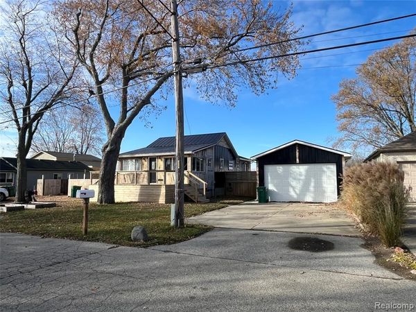 35754 Erie Drive, Rockwood, MI 48173