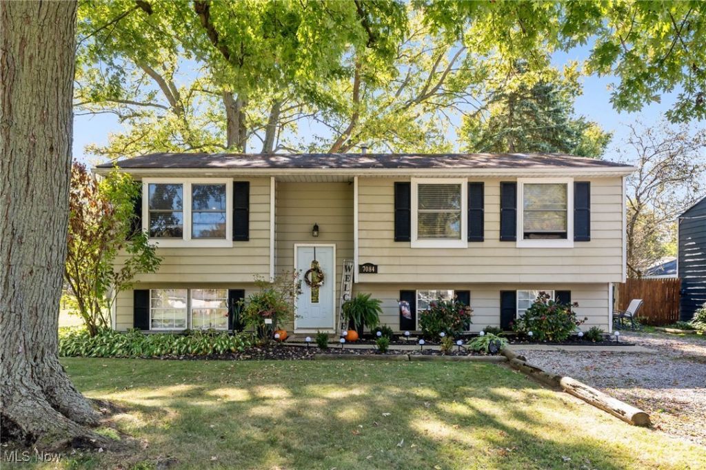 7084 Lake Road E, Madison, OH 44057 Main Photo