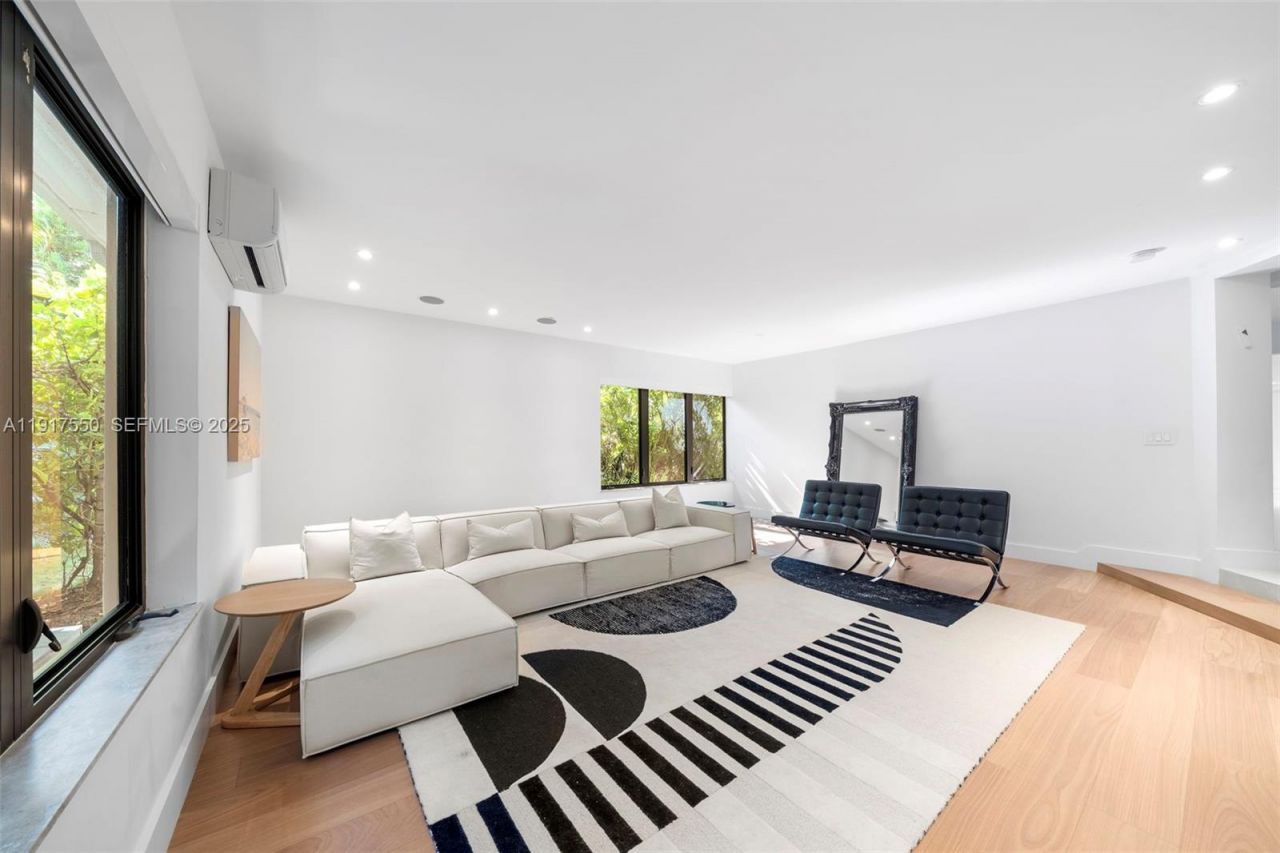 4485 N Jefferson Ave, Miami Beach, FL 33140 Photo