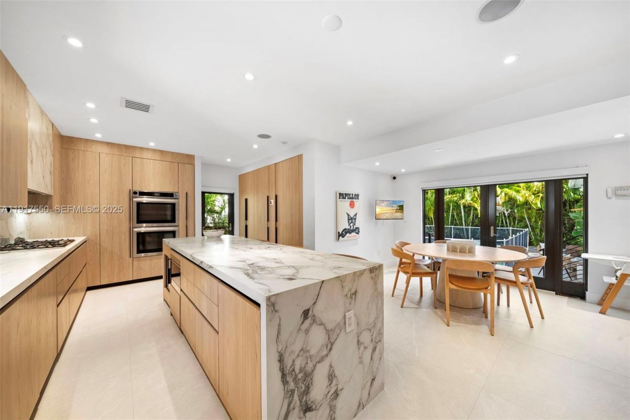 4485 N Jefferson Ave, Miami Beach, FL 33140 Photo