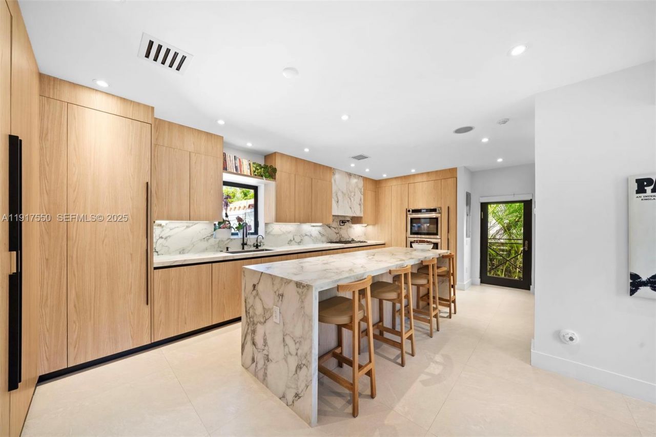 4485 N Jefferson Ave, Miami Beach, FL 33140 Photo