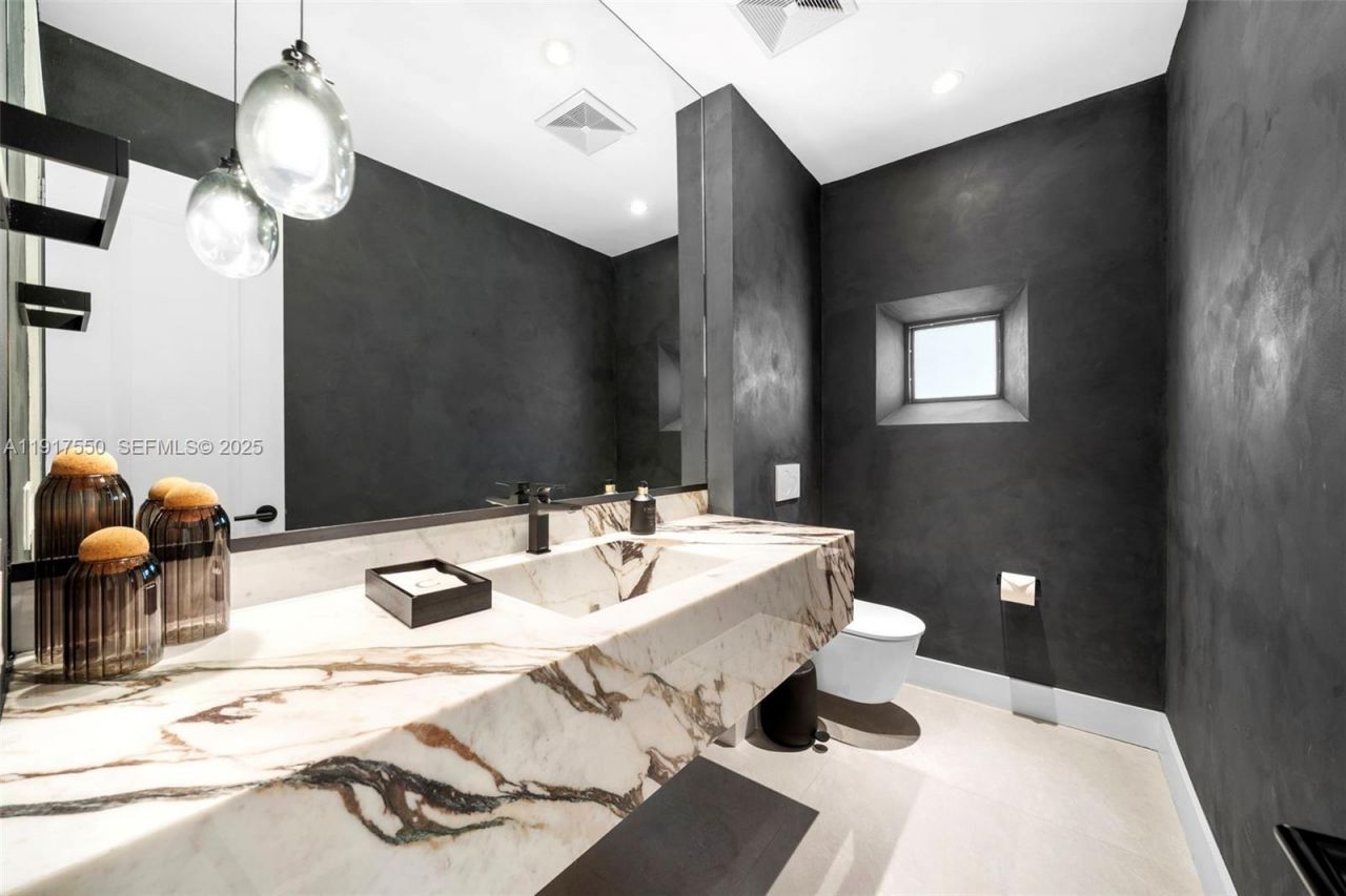 4485 N Jefferson Ave, Miami Beach, FL 33140 Photo