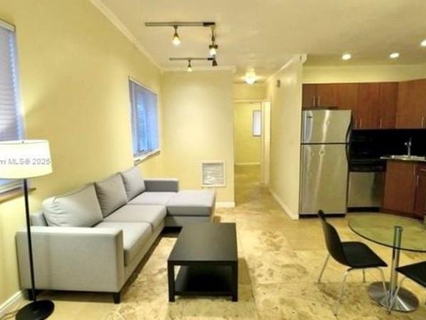 1856 NE 46th St, Unit F8, Fort Lauderdale, FL 33308