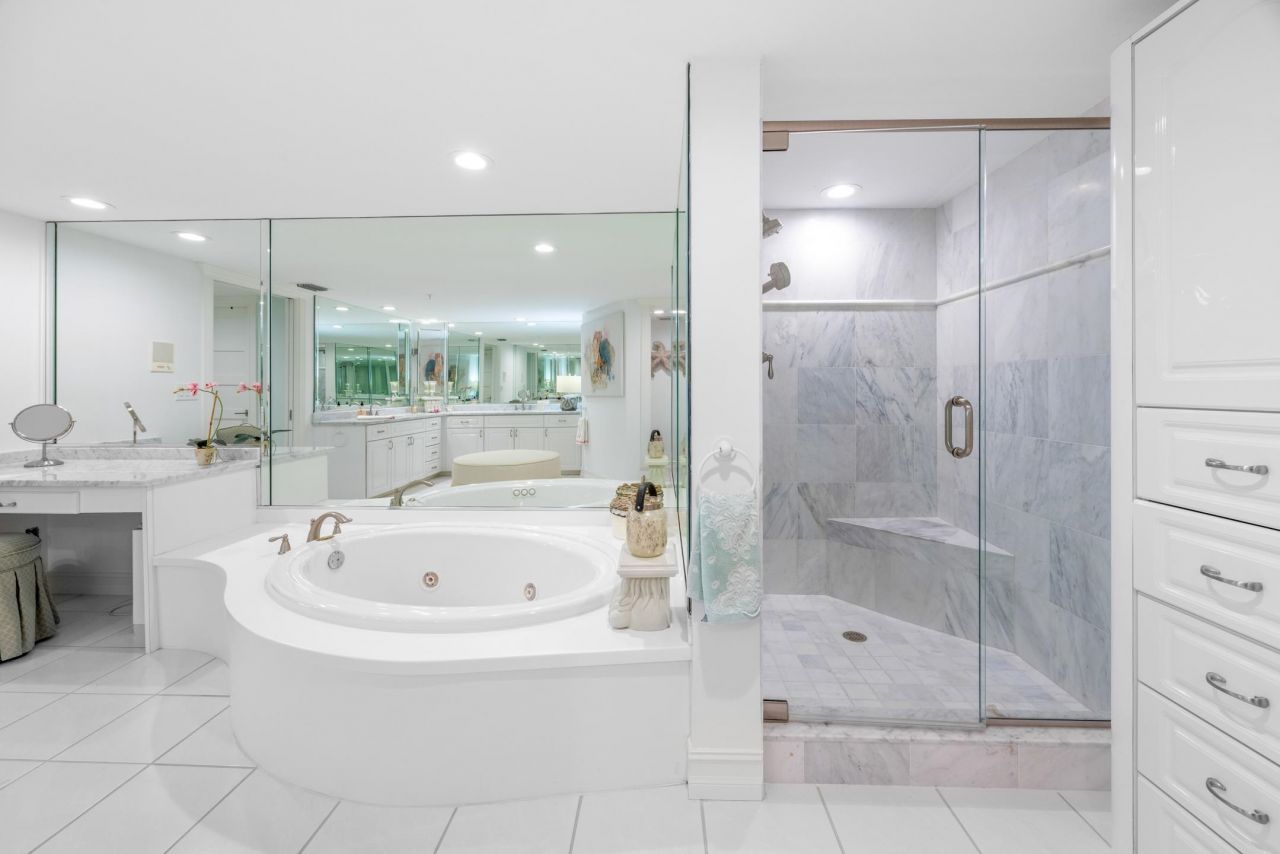 3131 West Gulf Drive, Unit 303, Sanibel, FL 33957 Photo