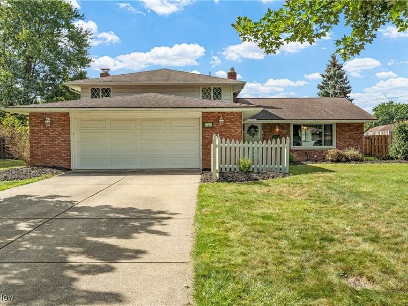 13467 Belfair Drive, Middleburg Heights, OH 44130 Photo 1