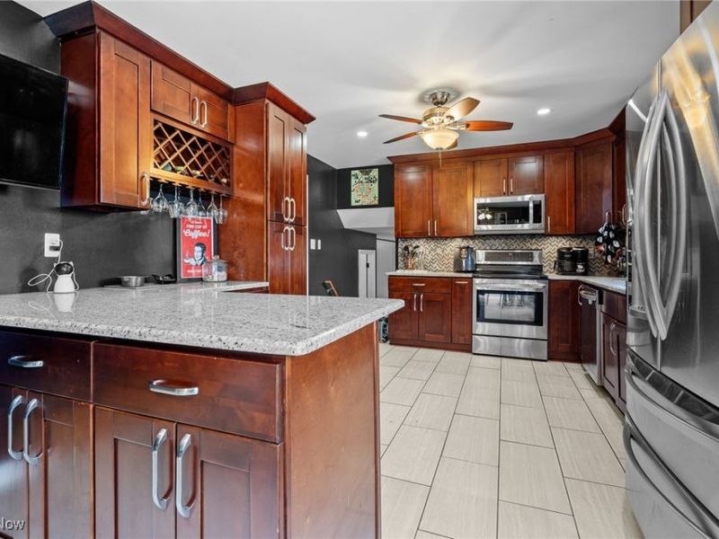 13467 Belfair Drive, Middleburg Heights, OH 44130 Photo 12