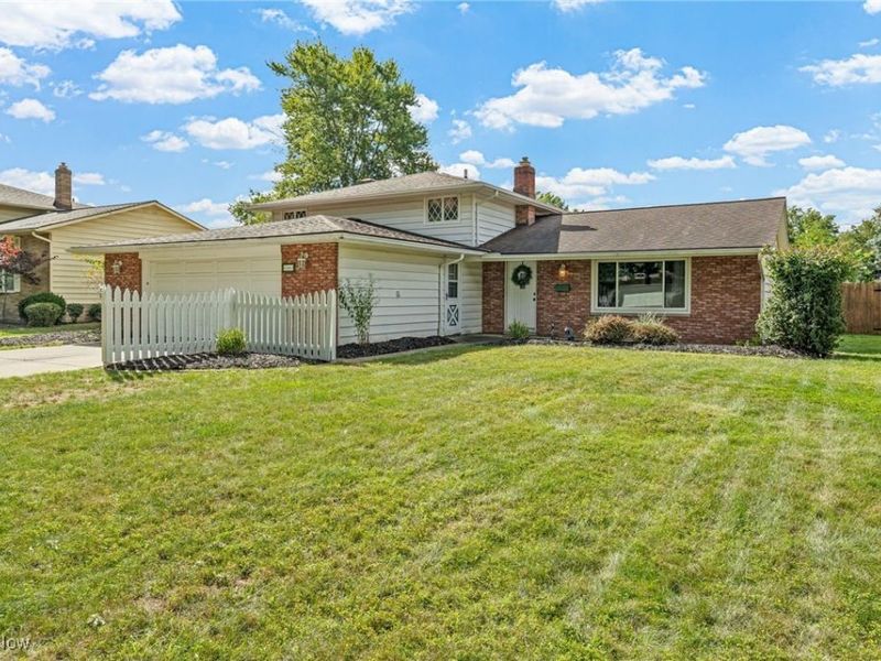 13467 Belfair Drive, Middleburg Heights, OH 44130 Photo 2