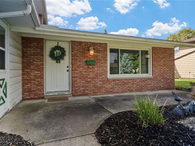 13467 Belfair Drive, Middleburg Heights, OH 44130 Photo 5