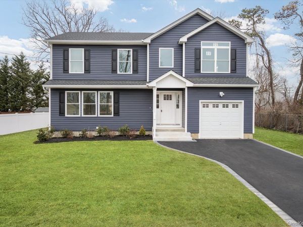 15 Dubois Avenue, Amityville, NY 11701