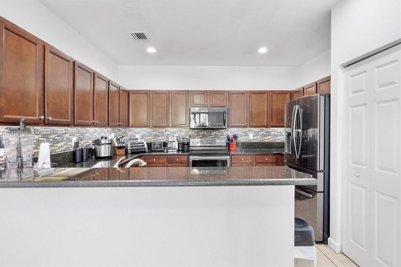 9115 SW 227th Ter, Cutler Bay, FL 33190 Photo