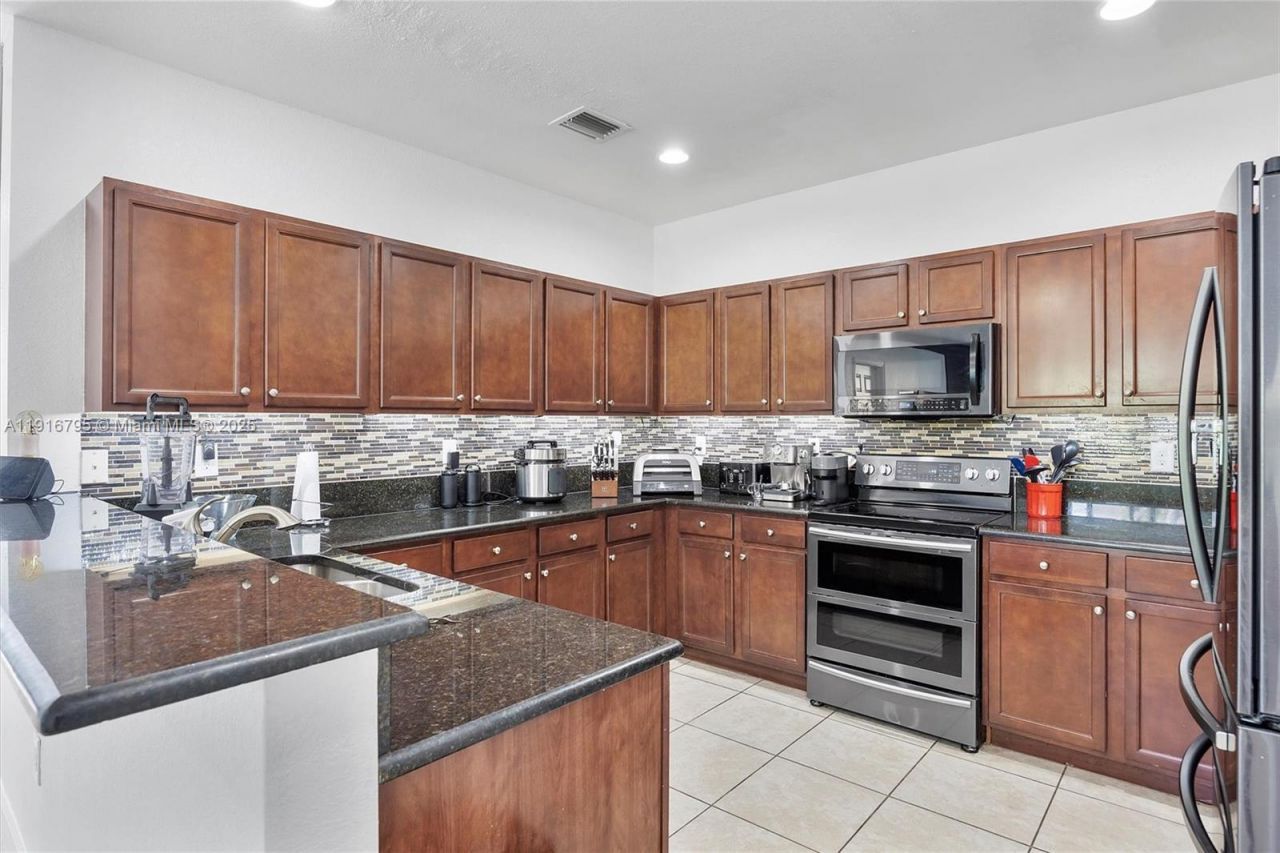 9115 SW 227th Ter, Cutler Bay, FL 33190 Photo