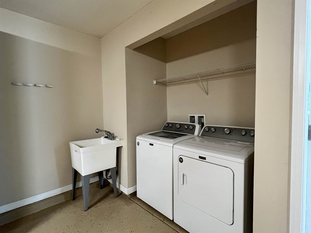 187 Heath Dr. Photo 16