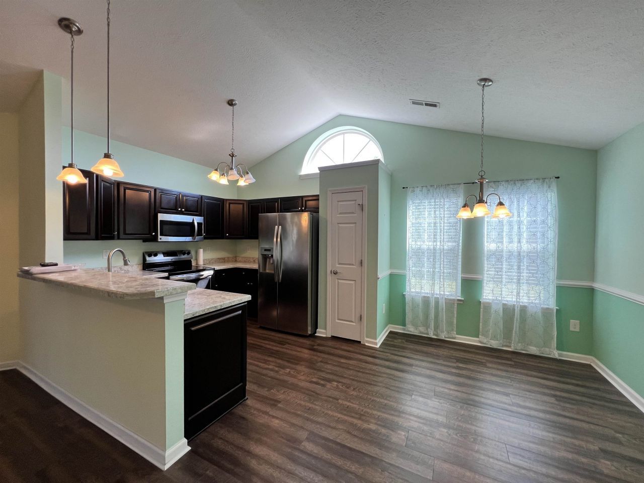 187 Heath Dr. Photo 6