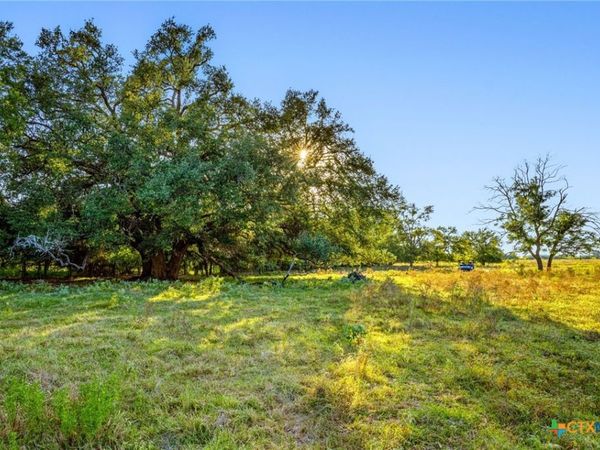 19587 Vilas Road , Holland, TX 76534