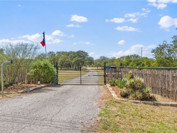 2631 N US Highway 281, Johnson City, TX 78636