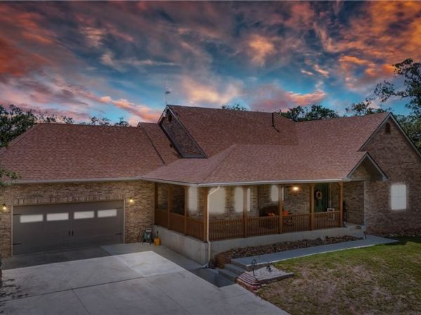 1657 County Road 434, Stockdale, TX 78160