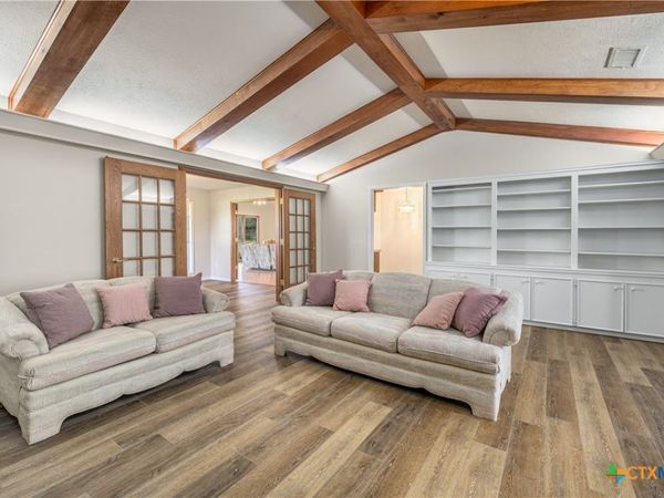 1226 E US Highway 90, Flatonia, TX 78941