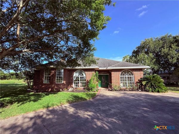 868 Shannon Lane, Port Lavaca, TX 77979