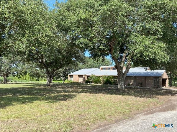 2082 Fm 318 , Hallettsville, TX 77964
