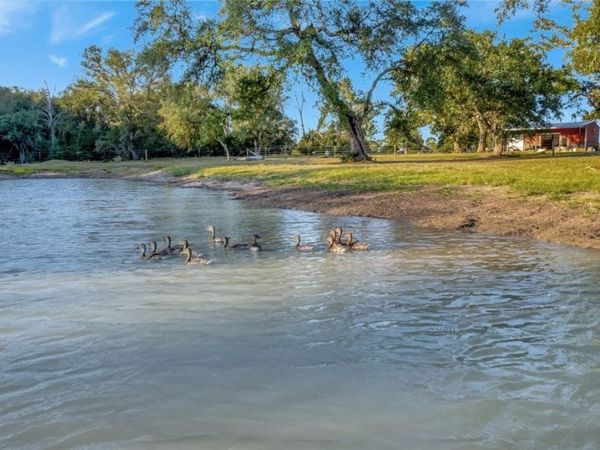 2698 County Road 284 , Edna, TX 77957