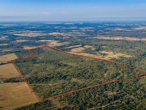 916 County Road 421, Waelder, TX 78959