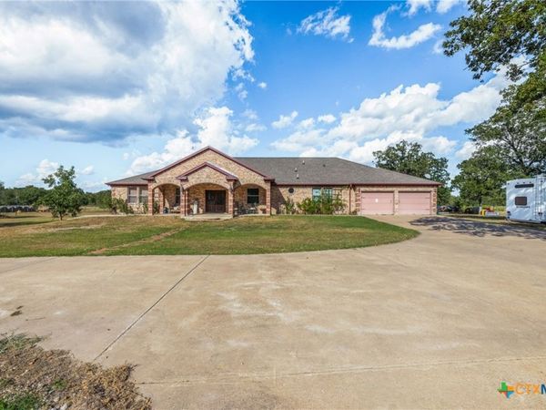 1102 Private Road 2332, Giddings, TX 78942
