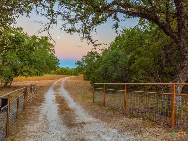 1100 Thompson Ranch Road , Wimberley, TX 78676