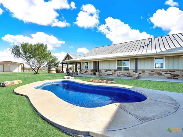 3498 County Road 215 , Falls City, TX 78113